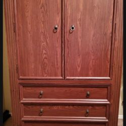 TV Entertainment Unit/Armoire