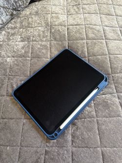 iPad Air (5th Generation) Wi-Fi + Apple Pen + Case