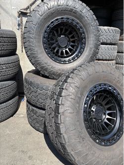 Bendo un set de Rines nuevos con llantas usadas para Ford