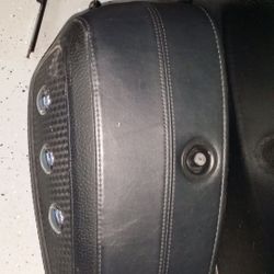 Sadler baq for 2007 Harley Davidson softell deluxe , come with keys and all hardware .Everything is working very good and good condition