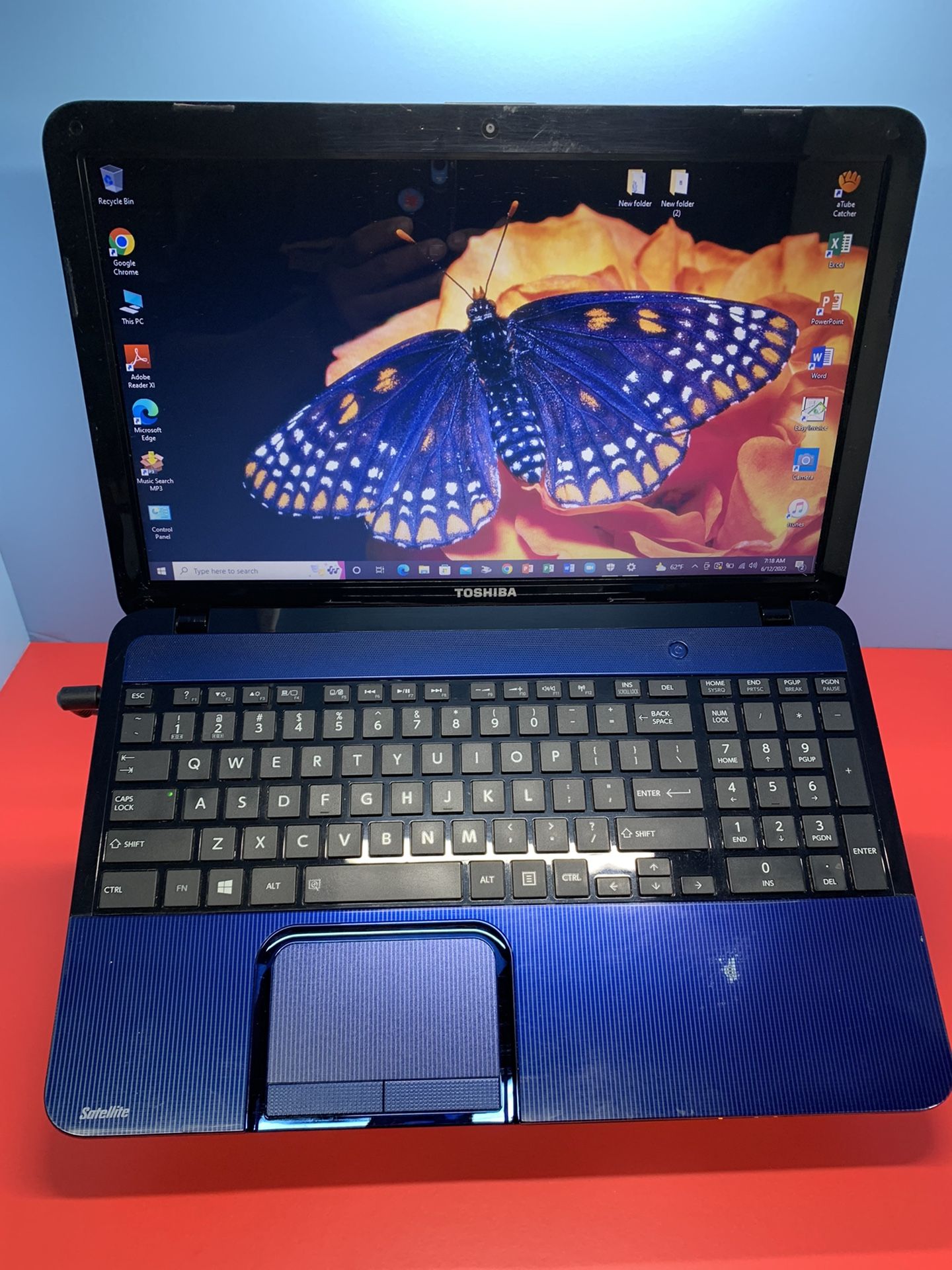 ..TOSHIBA SATÉLITE . .L855S….120 GB SSD...6.0 RAM . READY FOR CLASSES ON LINE OR WORK FROM HOME