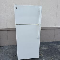 Ge Refrigerator Good Condition Everything Works Fine 