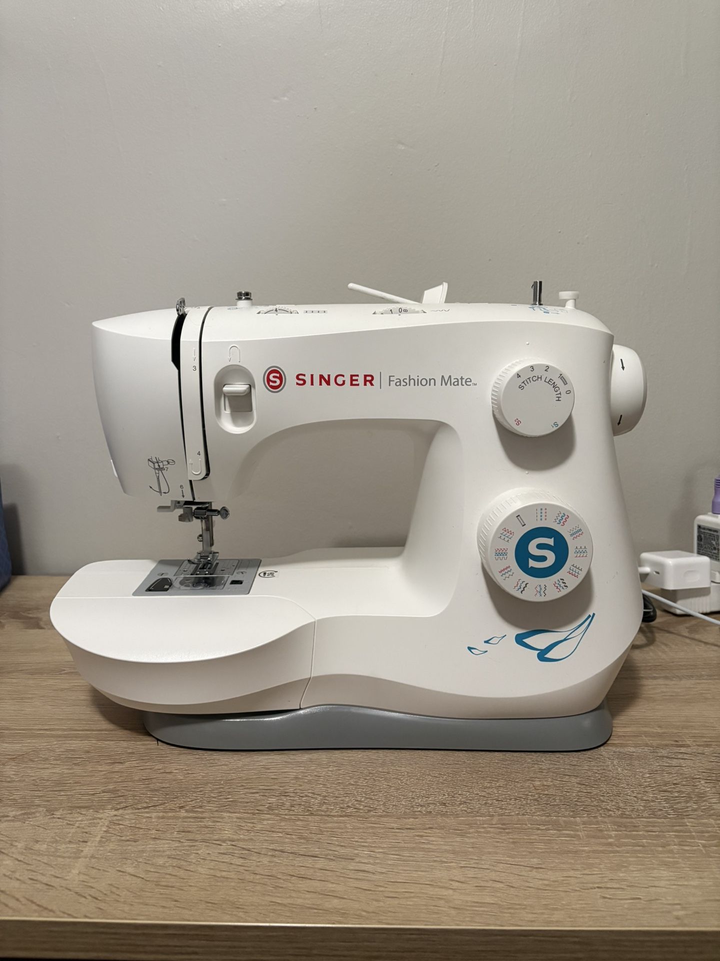 Singer Fashion Mate Sewing Machin