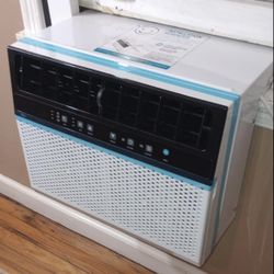 R W Flame Window Air Conditioner. 450 Square Feet