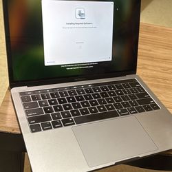MacBook Pro (13-inch, 2018, Four Thunderbolt 3 Ports)