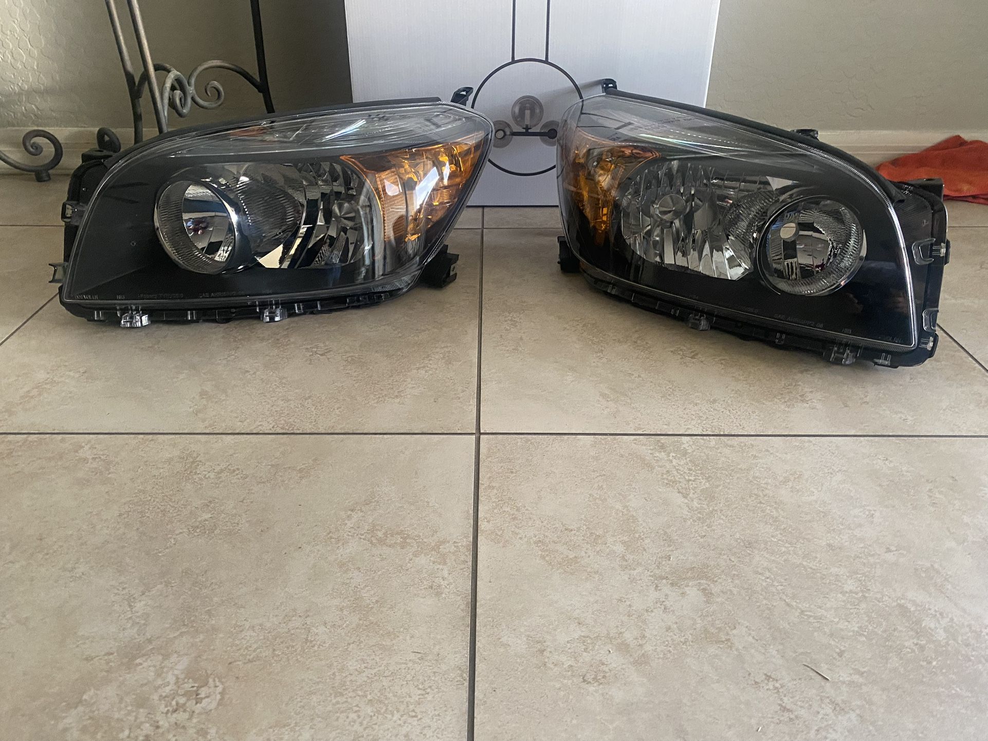 06 - 08 Toyota Rav 4 Headlights