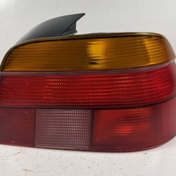 PASSENGER TAIL LIGHT LAMP 1997-00 BMW E39 540i 528i