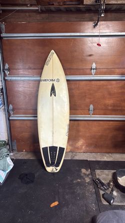 5’11” Roberts surfboard
