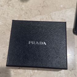 prada wallet 