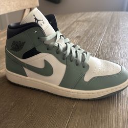 Women’s Jordan 1 Mid Jade Smoke