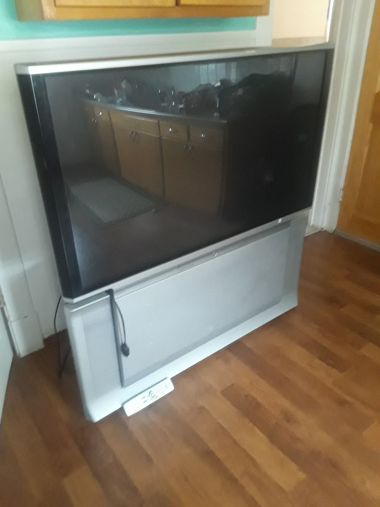 Hitachi 51S715 Ultravision -51" rear projection TV