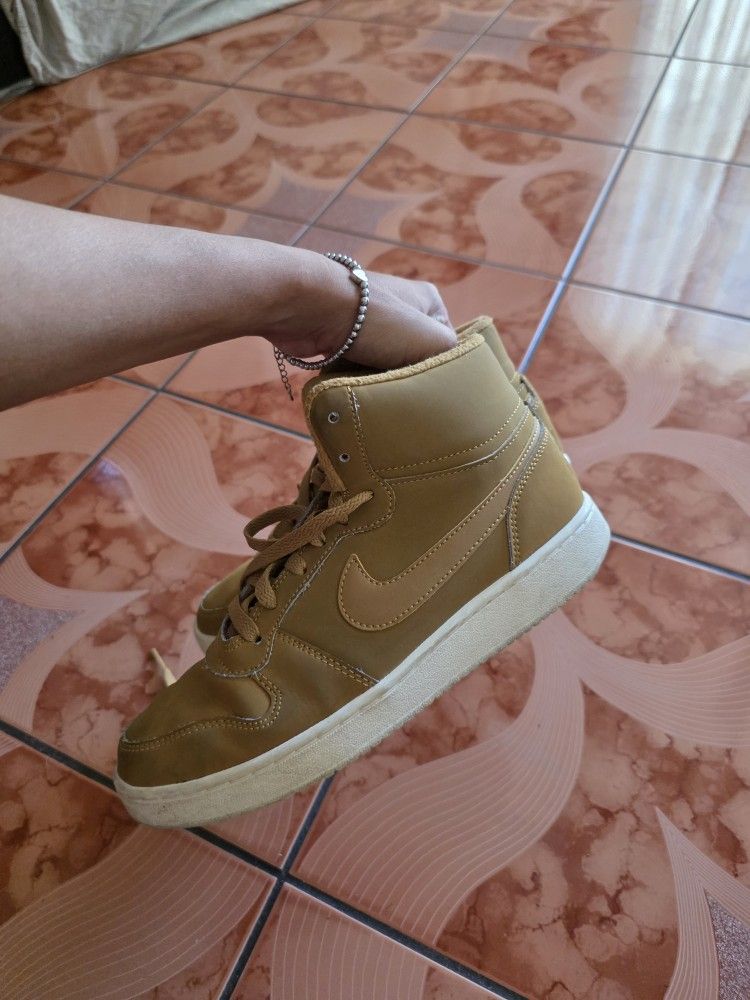 Womens Brown Nikes 7.5