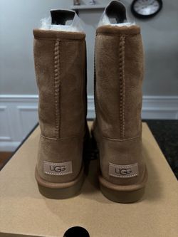 UGG Classic Short II Boots Chestnut, size 8
