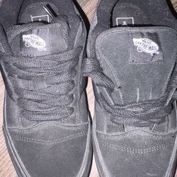 Knu vanz,Black. Size 8
