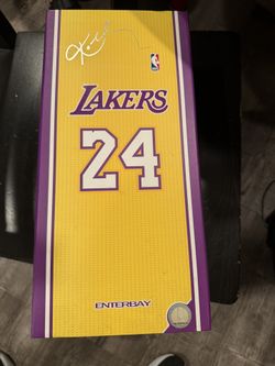 Enterbay Kobe Bryant Lakers Figure