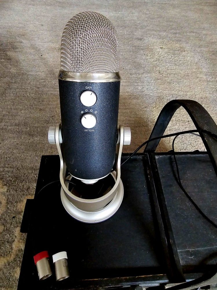 Blue Yeti Professional Multi-Pattern USB Condenser Microphone