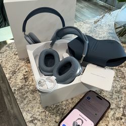 AirPod Maxes Blue USB-C 