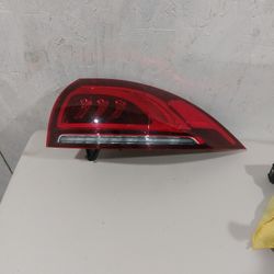 2023 MBZ  GLE 350 RIGHT  TAILLIGHT 