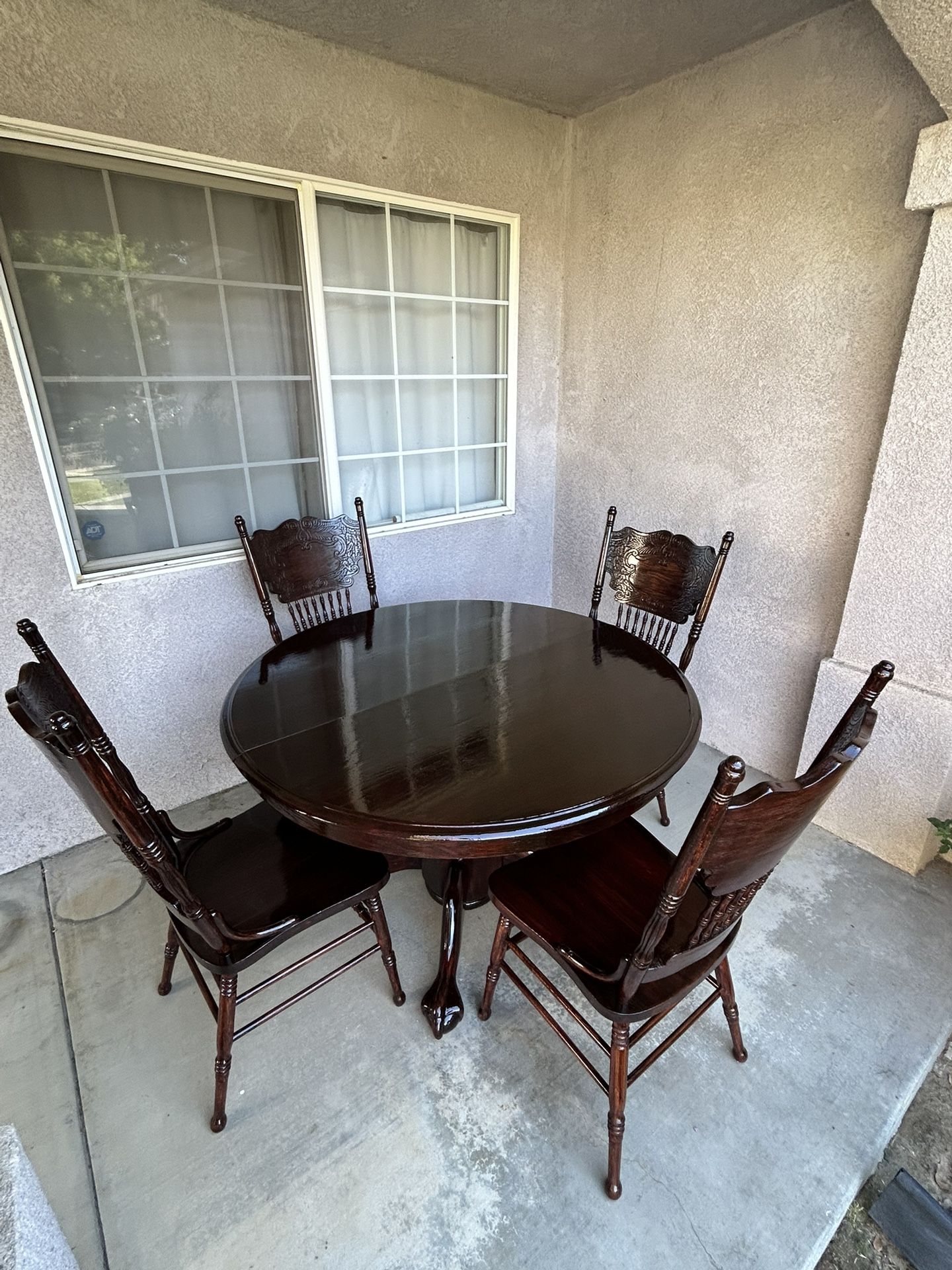 Round Dining Table with 4 Chairs