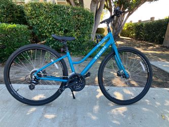 Trek Verve 2 Disc Lowstep Hybrid Bike - Small