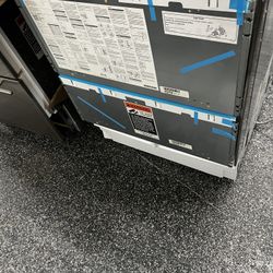 Subzero UnderCounter Double Drawer Refrigerator 27”