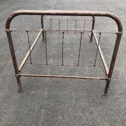 Full Size Antique Bed 