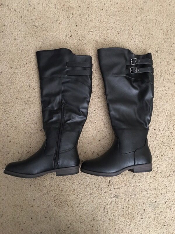 Journee Collection Women's 'Tori' Wide Calf Double-Buckle Knee-high Riding Boot