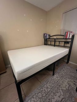 Sería Full Size Mattress Memory Foam - NEWLY USED