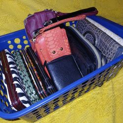 WOMAN'S WALLET'S 