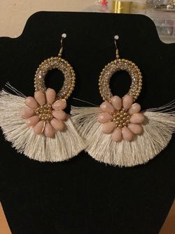Aretes con hilo de seda