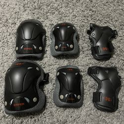 Knee, elbow and wrist brace sets for adults