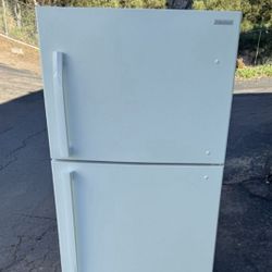 Insignia Full Size Refrigerator Fridge Refrigerator With Delivery 