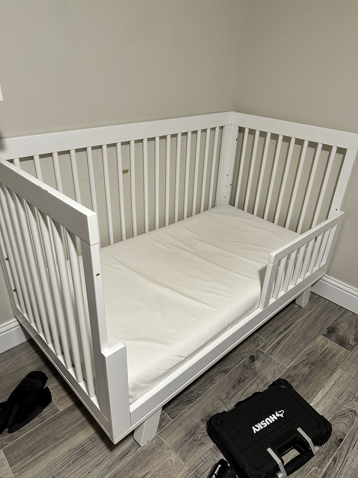 Babyletto Hudson Crib/Toddler Bed Conversion Kit + Naturepedic Crib Mattress