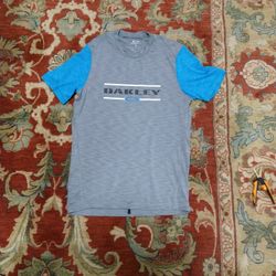 Oakley T-shirt