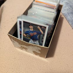 Lot of 151 Baseball Cards