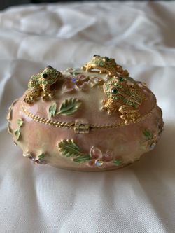 Hand-Painted 3 Frogs Landing Figurine Bejeweled Jewelry Trinket Box 