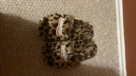 Balenciaga leopard print fur slides size 9 men US (42 EU)