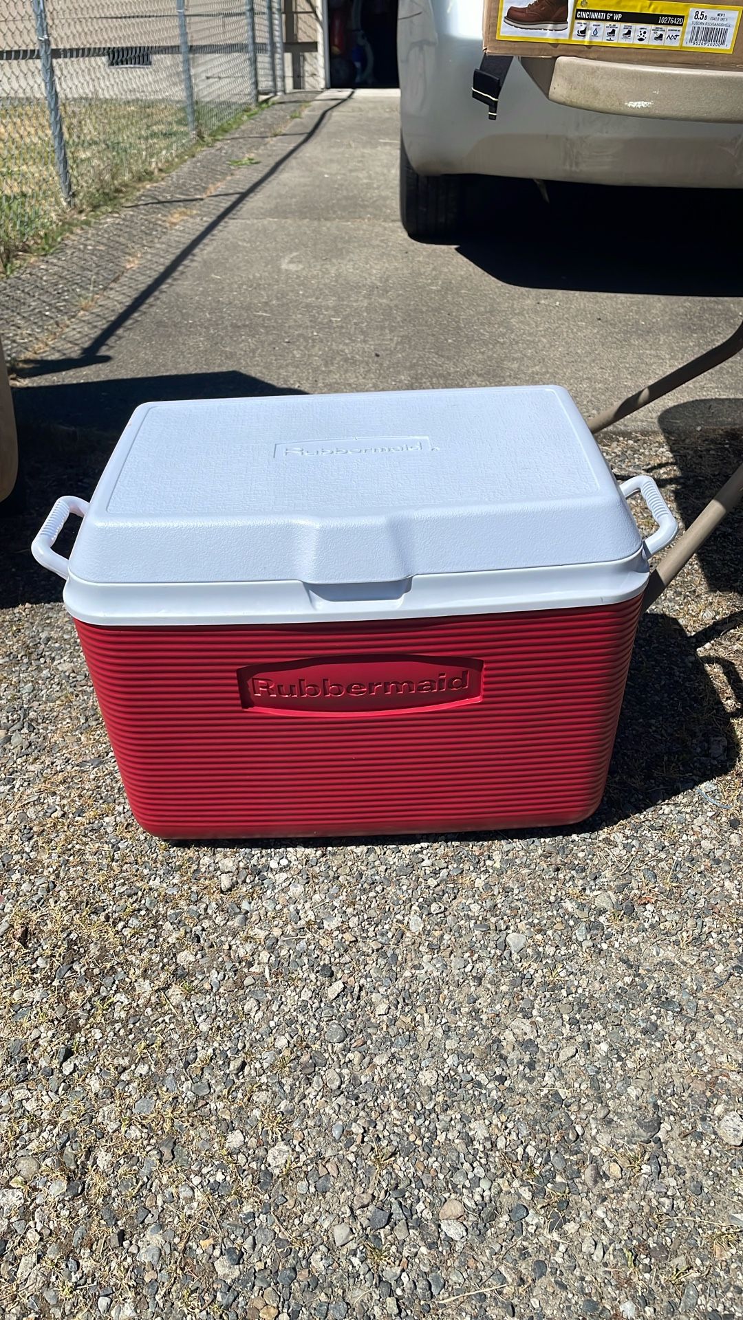 Rubbermaid Cooler