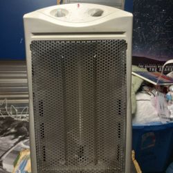 Sunbeam SQH310 portable quartz heater.