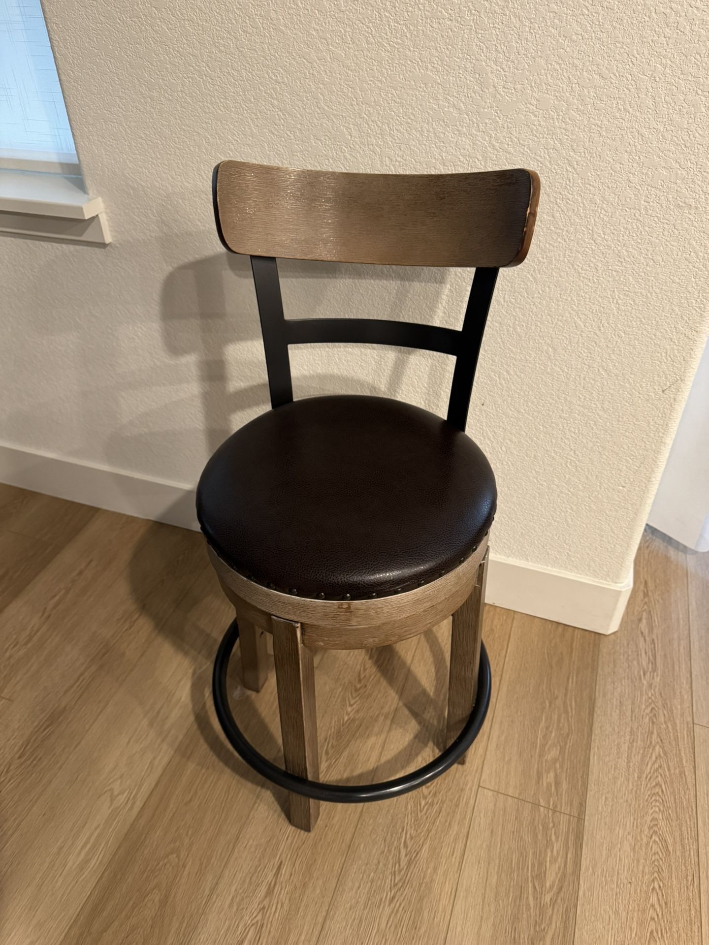 Set Of 3 Bar Stools 