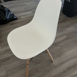 Brand New Chairs (4)