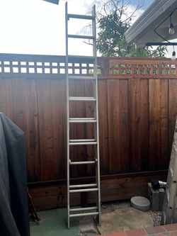Solid heavy duty extension ladder