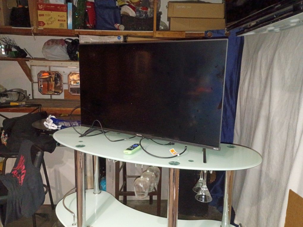 Hisence Roku TV 32"
