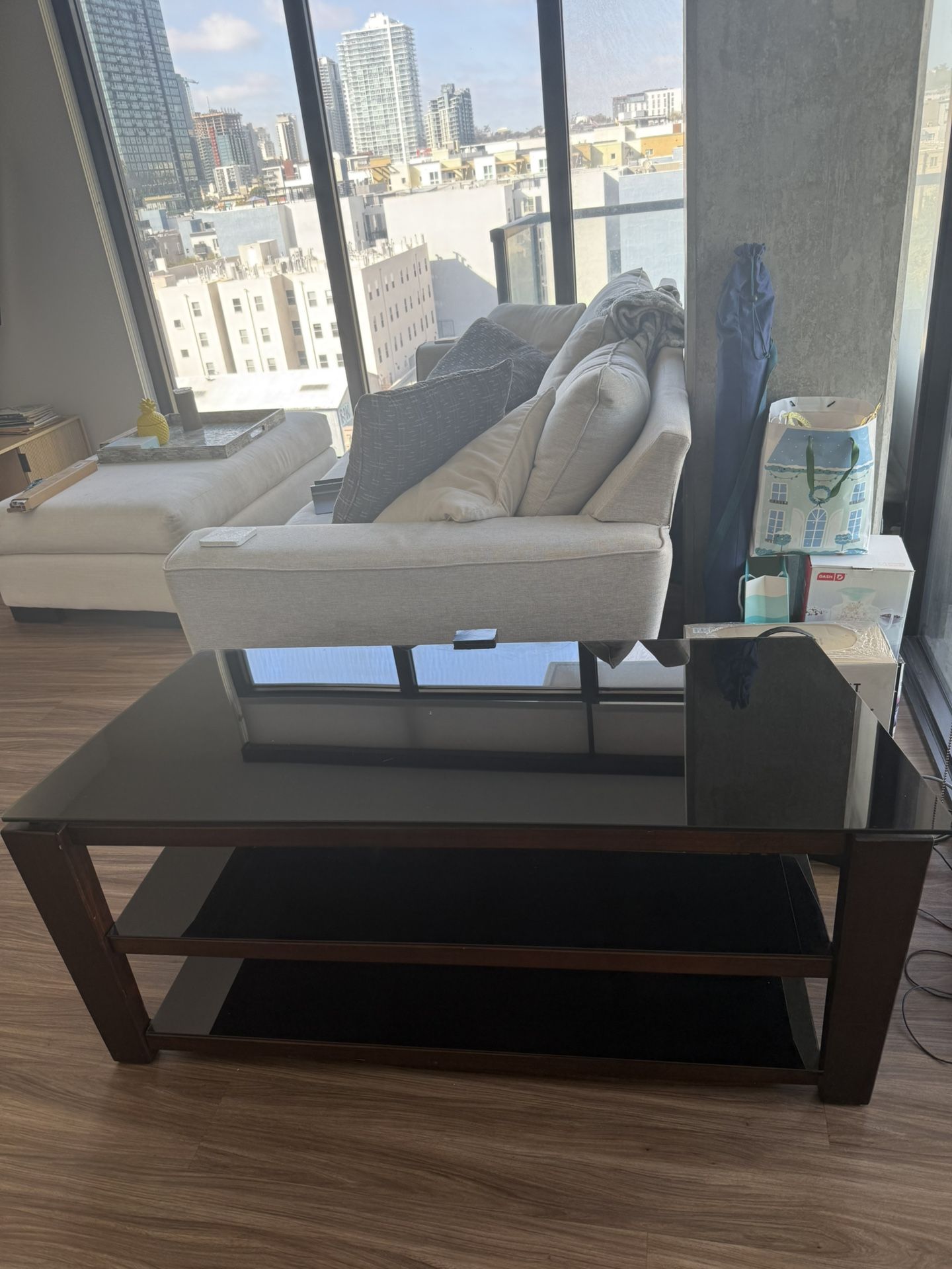 Modern Glass & Wood TV Stand – Excellent Condition