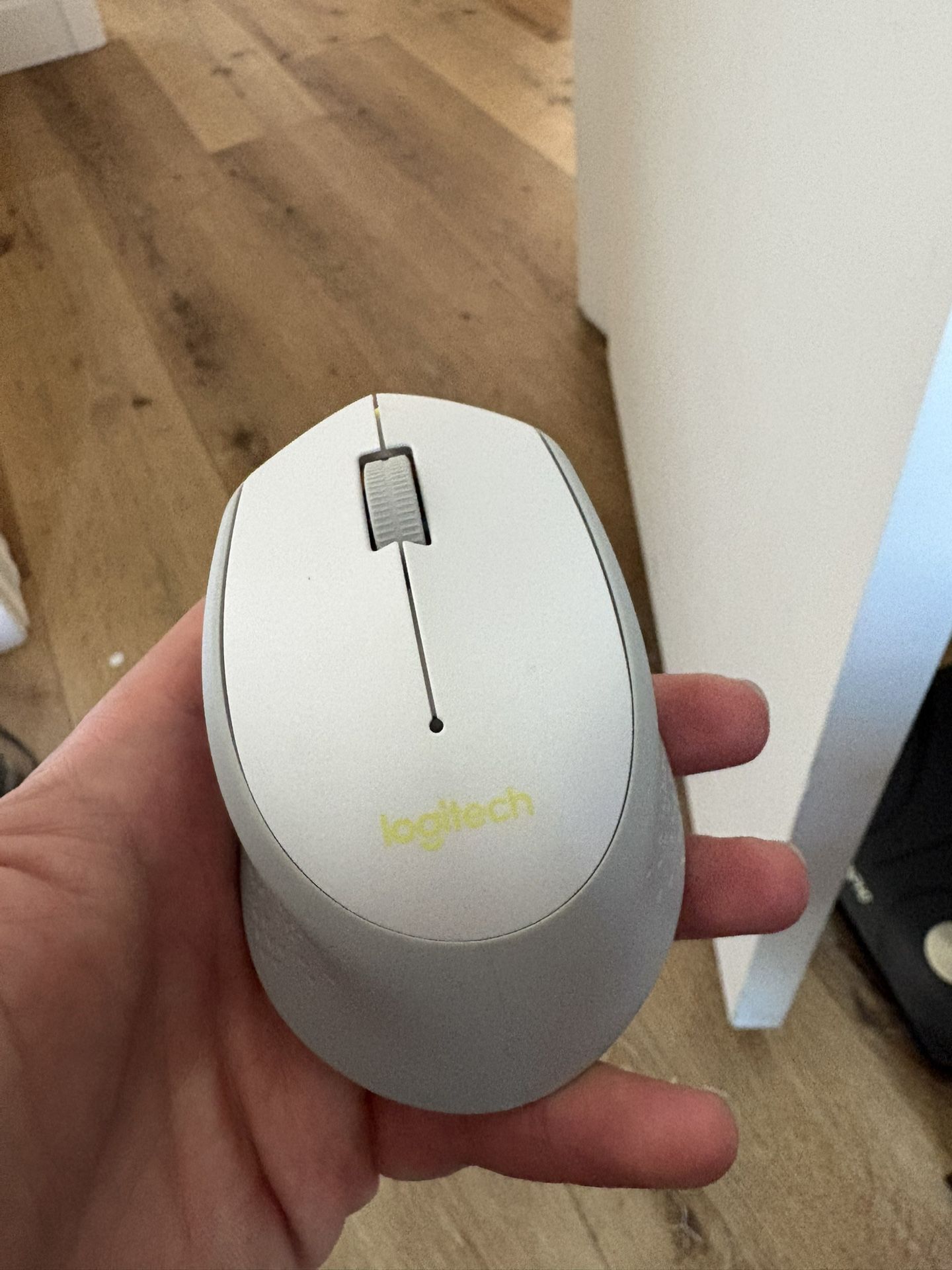 Logitech M330 SILENT Wireless Mouse, 2.4GHz with USB Receiver, Optical Tracking