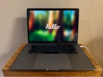MacBook Pro 2019 15.4" w/ retina display 2.4 ghz 8-core i9