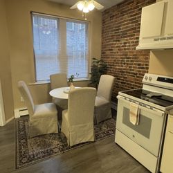 Kitchen Table & Chairs (can sell separately)