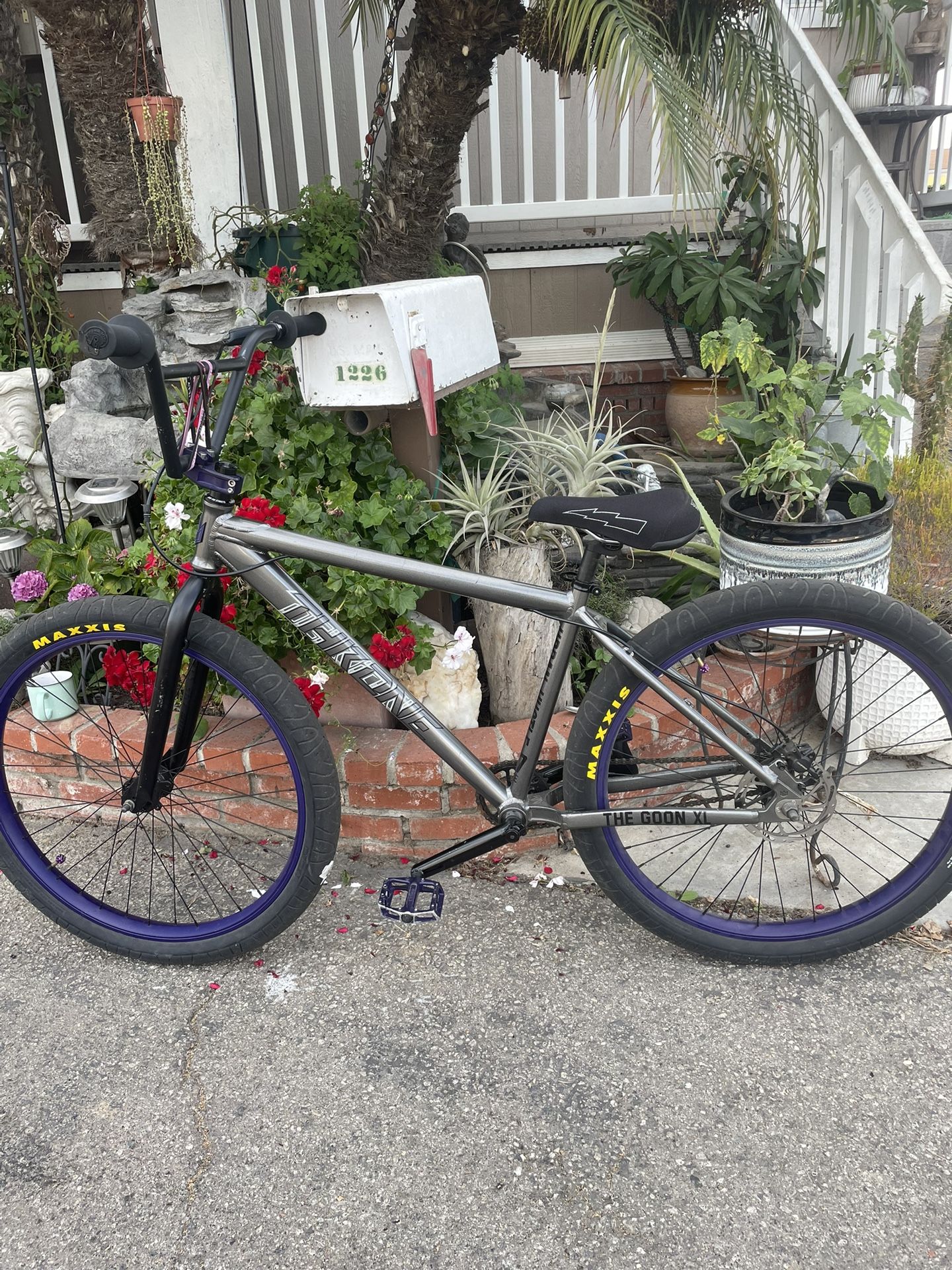 Concrete Purple Throne 27.5 XL 