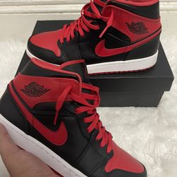 Jordan 1 Mids 