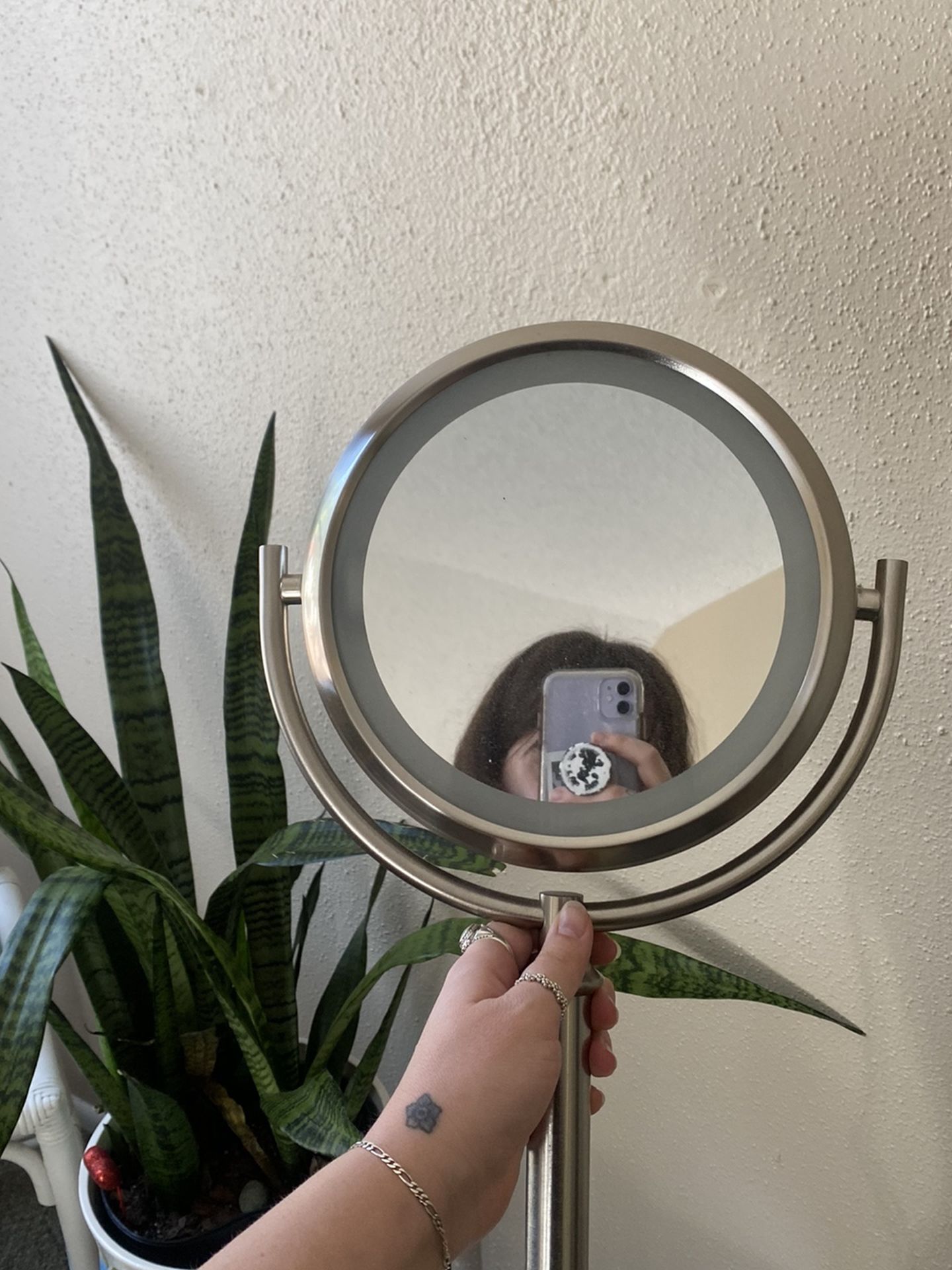Light up vanity mirror